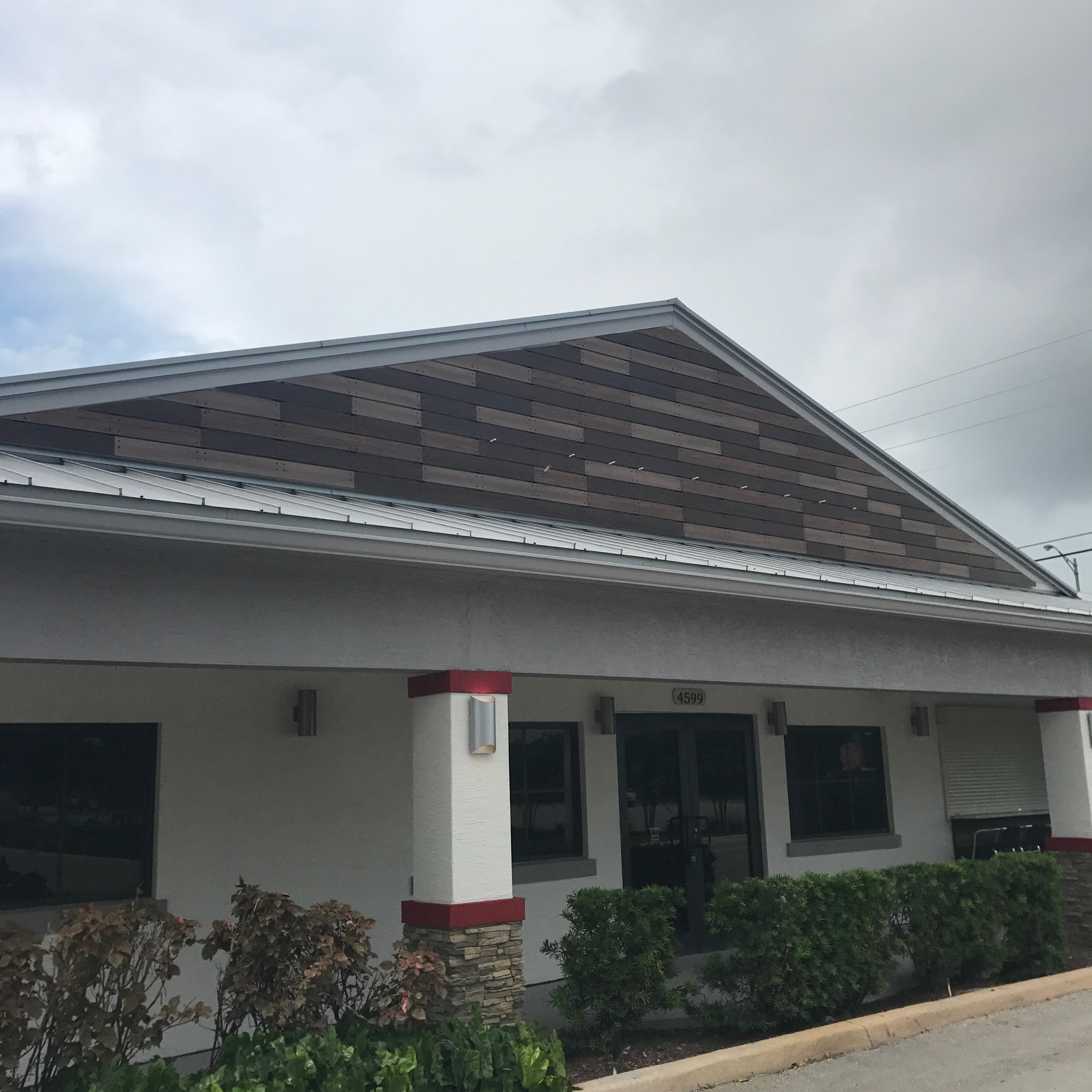 Winghouse, Davie